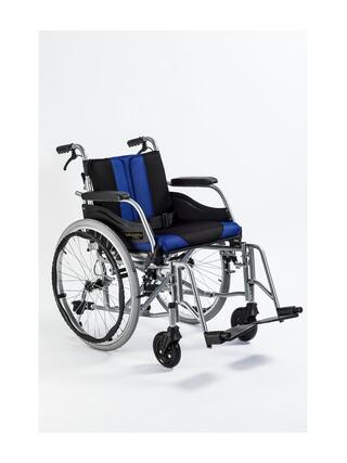 Kokoontaittuva mukava pyörätuoli alumiinirungolla - Mukautettu sisä- ja ulkokäyttöön